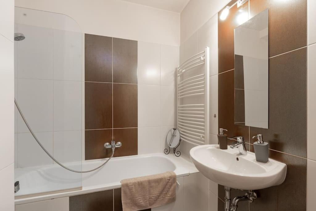 Charming With Quiet Garden In Downtown * Budapeszt