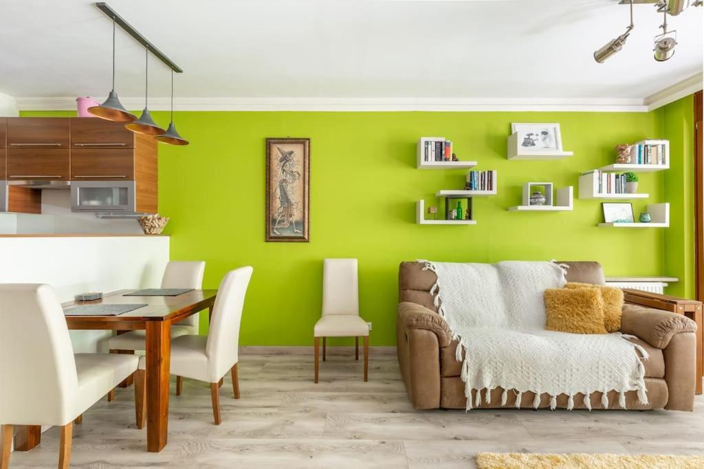 Charming With Quiet Garden In Downtown Apartament *